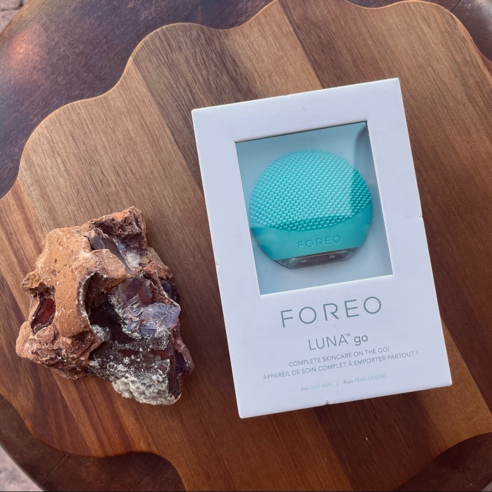 NEW Foreo Luna Go Compact Cleansing Anti-Aging Complete Skincare Device Oil Skin